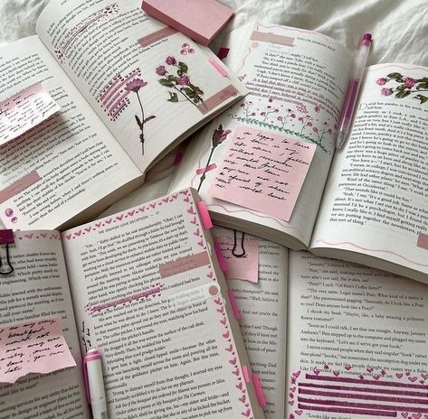 Books With Bookmarks Aesthetic, Notes Psychology, Aesthetic School Notes, Annotating Aesthetic, Book Annotation Tips, Books Annotations, Tips Study, Notes Study, Cr7 Jr