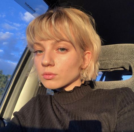 Necklength Hairstyle, 90 Haircut Short, Very Short Blonde Haircuts, Piecy Bob Haircut Short Hairstyles, Shaggy Bob With Bangs Thick Hair, Super Short Layered Bob, Short French Bob Straight Hair, Colorblock Pixie Hair, Very Short Hair Blonde