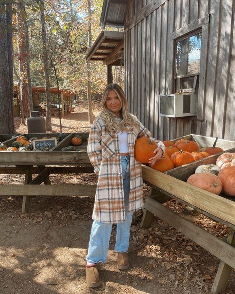 Orchard Outfit Fall Warm, Overall Outfits Fall, Abercrombie Outfits, Pumpkin Patch Photoshoot, Pumpkin Patch Pictures, Fall Board, Stile Blair Waldorf, Patch Outfit, Adrette Outfits