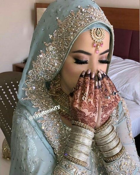 Muslim Wedding Dress Hijab Bride, भारतीय दुल्हन संबंधी, Hijabi Wedding, Bridal Hijab Styles, Wedding Hijab Styles, Hijabi Brides, Muslim Bridal, Pengantin India, Muslim Brides