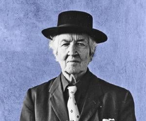 Robert Graves William Nicholson, St Johns College, Robert Graves, Famous Writers, Contemporary Poetry, British Celebrities, English Poets, Broken Images, Today Quotes