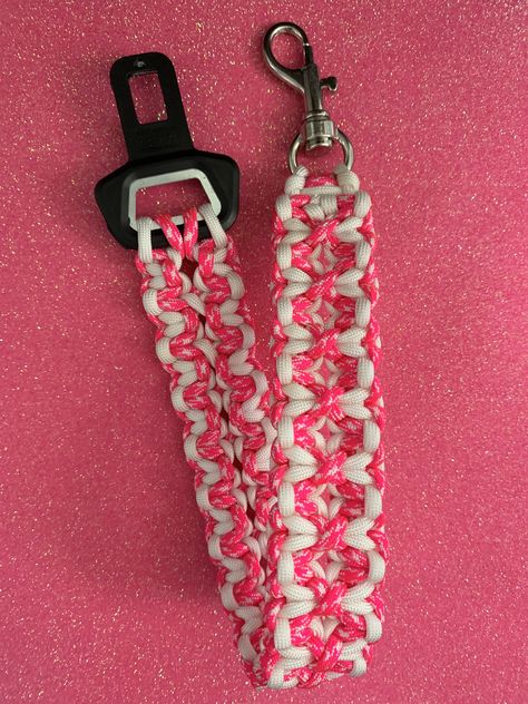 Dog Seat Belt, 550 Paracord, Bracelet Ideas, Hand Poured Candle, One More Step, Dog Collars, Dog Leash, Seat Belt, Paracord