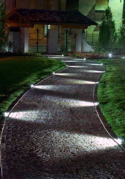 Top 40 Best Driveway Lighting Ideas - Landscaping Designs Garden Lighting Design, Farmhouse Style Lighting, Walkway Landscaping, Driveway Lighting, Landscape Lighting Design, نباتات منزلية, Outdoor Landscape Lighting, Backyard Lighting, Front Yard Garden