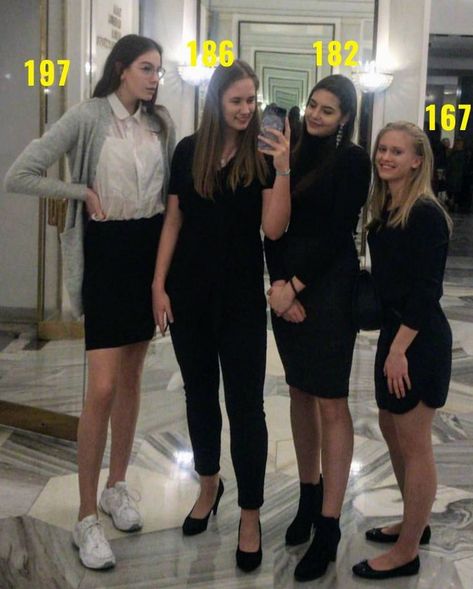 Taller Girlfriend, Tall Girl Short Guy, How To Get Tall, Cute Skirt Outfits, Tall People, Tall Girl, Tall Women, Polish Girls, Cute Skirts