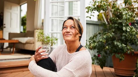 Smiling mature woman relaxing on her patio at home Multivitamin Benefits, Liver Detox Supplements, 8 Limbs Of Yoga, Liver Damage, Detox Supplements, Bones And Muscles, Liver Detox, Milk Thistle, Natural Detox