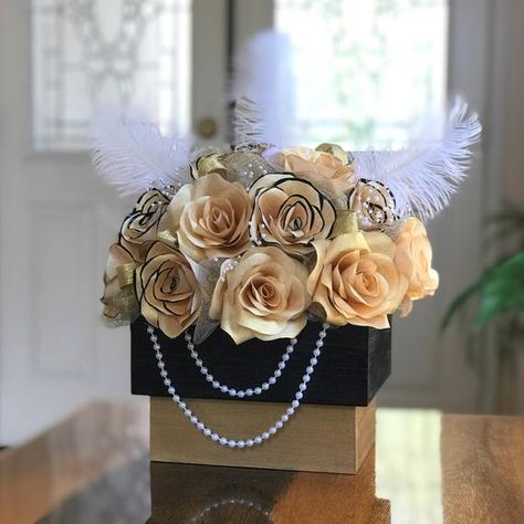 Rose Gold Party Theme, Paper Flower Letters, 1920 Wedding, Elegant Table Centerpieces, Black Centerpieces, Gold Wedding Centerpieces, 60th Birthday Party Decorations, Paper Flower Centerpieces, Paper Flower Arrangements