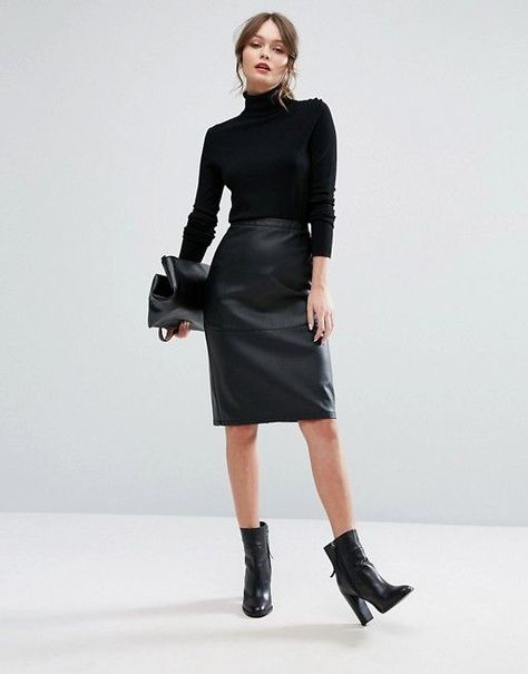 Black Leather Pencil Skirt, Skirt Diy, Leather Skirt Outfit, Pencil Skirt Outfits, Black Leather Skirts, Leather Pencil Skirt, Midi Skirt Pencil, Casual Winter Outfits, Doc Martens