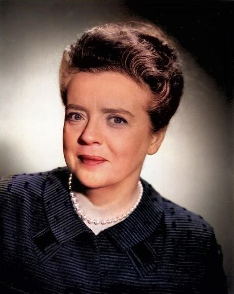 Frances Bavier Frances Bavier, Colorized Photos, Golden Age Of Hollywood, Nature Paintings, White Photo, Rest In Peace, Tv Stars, Golden Age, Hollywood