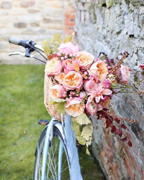 Summer Floral Centerpieces, Autumn Themed Wedding, Flower Bicycle, David Austin Wedding, Yellow Bike, Vibes Photography, Wedding Roses, True Summer, Fall Flower Arrangements