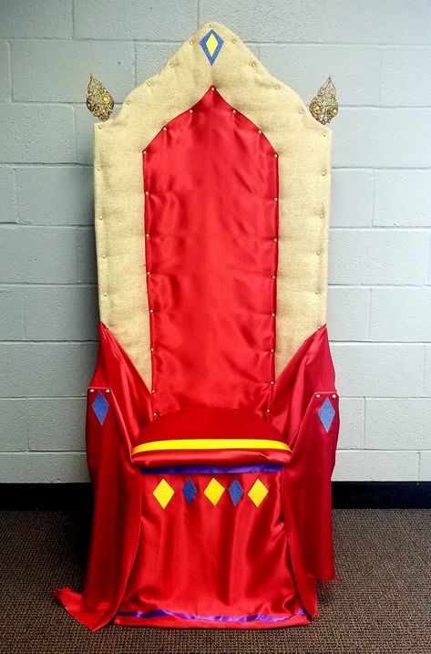 How To Build A Throne Chair, How To Make A Throne Chair Diy, Diy Kings Throne Chair, Cardboard Throne, Diy Throne Chair, Birthday Throne Chairs Party Ideas, Cardboard Throne Chair Diy, Throne Ideas, King's Throne