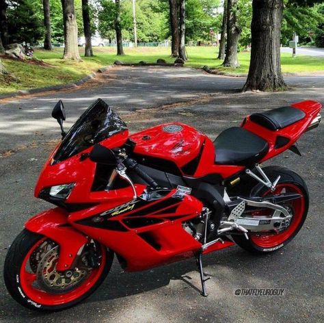 Sick Motorcycles, Honda Sport Bikes, Honda Cbr 1000rr, Image Moto, Red Motorcycle, Motorcross Bike, Red Bike, Pretty Bike, Honda Cbr600rr