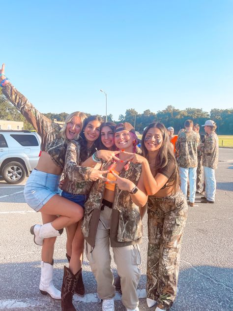 #adpi #sorority #mallardball #greeklife Mallard Ball, Sorority Socials, Spirit Week Outfits, Week Outfits, Fall Semester, Spirit Week, Ole Miss, Work Week, Mallard