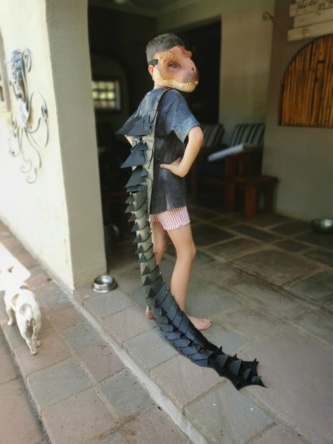 Cardboard dragon tail Dragon Tail Diy, Dragon Costume Diy, Cardboard Dragon, Junk Kouture, Puppet Design, Costumes 2024, Dragon Tail, Dress Up Boxes, Dragon Costume