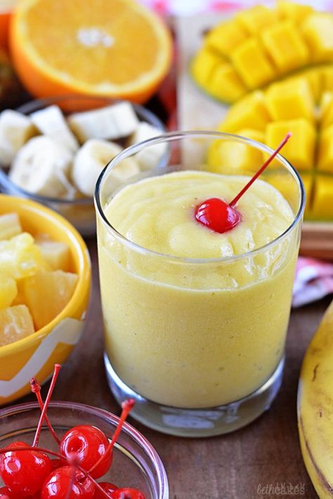 Tropical Sunshine Smoothie Sunshine Smoothie, Nice Drinks, Summertime Salads, Ninja Blender, Vitamix Recipes, Beverage Recipes, Fresh Pineapple, Healthy Shakes, Milk Shake