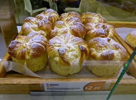 Fujisan Bread, Dutch Breakfast, Country Desserts, Gastro Obscura, Savory Breads, Wonder Bread, Savory Bread, Sweet Buns, Bread Toast