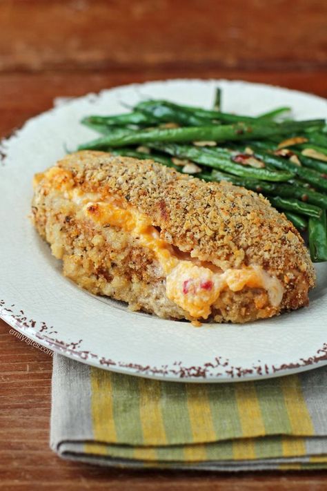 This Pimento Cheese Stuffed Chicken has a crispy Cajun panko coating and warm, gooey pimento cheese inside! Totally decadent but only 9 smart points Emily Bites, Pimento Cheese Recipes, Cheese Stuffed Chicken, Pimento Cheese, Cheese Stuffed, Stuffed Chicken, Smart Points, Ww Recipes, Cheese Recipes