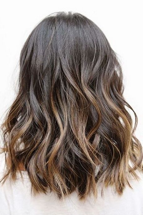 Love Medium Length Layered Hairstyles? wanna give your hair a new look? Medium Length Layered Hairstyles is a good choice for you. Here you will find some super sexy Medium Length Layered Hairstyles, Find the best one for you, #MediumLengthLayeredHairstyles #Hairstyles #Hairstraightenerbeauty Bob Lung, Black Hair Balayage, Hairstyles Trendy, Hair Indian, Luscious Hair, Natural Wavy Hair, Brown Highlights, Ombre Hair Color, Hairstyles Black