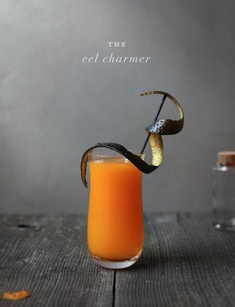 The Eel Charmer Cocktail - @CosmopolitanUK Easy Halloween Cocktails, Juice Ideas, Coctails Recipes, Spicy Margarita, Cocktail Garnish, Watermelon Lemonade, Halloween Appetizers, Super Party, Creative Cocktail