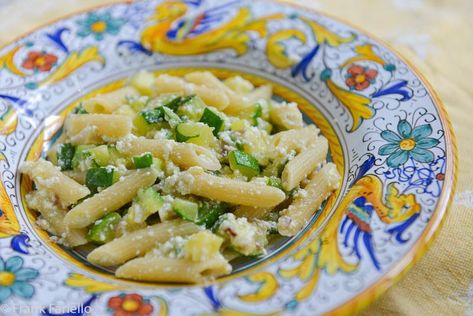 Pasta con zucchine e ricotta (Pasta with Zucchini and Ricotta) Zucchini And Ricotta, Pasta Tomato Sauce, Farfalle Recipes, Zucchini Ricotta, Pasta With Zucchini, Authentic Italian Recipes, Fun Boots, Pasta Tomato, Ricotta Pasta