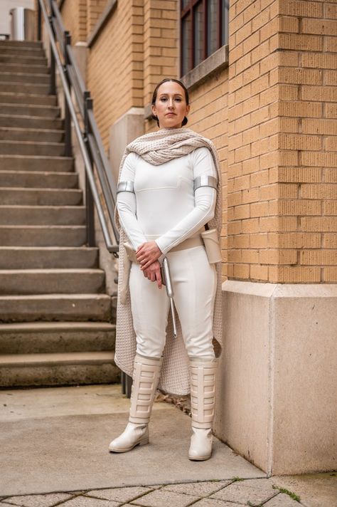 Diy Padme Amidala Costume, Star Wars Costumes For Women Padme, Padme Inspired Outfits, Padme Cosplay, Hellboy 1, Padme Amidala Cosplay, Padme Amidala Costume, Padme Costume, Star Wars Makeup