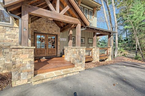 Lake's Edge: Rustic Craftsman Lake Home - Craftsman - Exterior - Atlanta - by Timberlake Custom Homes | Houzz Rustic Timber Frame Homes, Mountain Homes Exterior, Craftsman Board And Batten, Rustic Craftsman Home, Craftsman Entry, Lake Front House Plans, Lodge Style Home, Mountain Craftsman, Rustic Craftsman