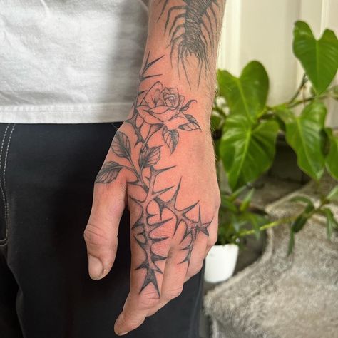 Thorned rose hand tattoo Thorn And Rose Tattoo, Floral Hand Tattoo, Rose Thorn Tattoo, Thorn Tattoo, Rose Hand Tattoo, Rose Thorns, Hand Tats, Tattoo Instagram, Arm Tattoos