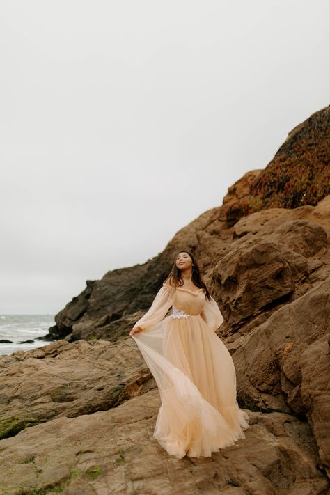 Quinceañera session on the beach in San Francisco, Ca. Rocio Rivera Photography 18th Debut Ideas, Quinceañera Photoshoot Ideas, Pre Debut Photoshoot, Quinceanera Photoshoot, Sweet 16 Photos, Debut Photoshoot, Debut Ideas, Dreamy Photography, Pre Debut