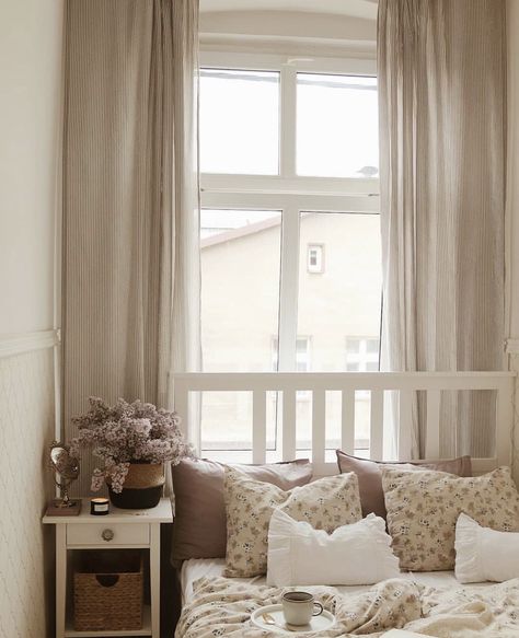 Cozy Beige Bedroom, Spring Room, Brocante Style, Cottage Cozy, Art Major, Beige Bedroom, Whimsical Home, Cottage Life, Primary Bedroom