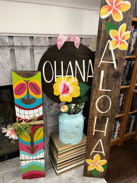 Cardboard Letters, Moana Birthday Party, Front Porch Signs, Porch Welcome Sign, Wood Pallet Art, Hand Painted Wood Sign, Seasons Art, Luau Party, Pallet Art