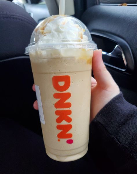 Frozen iced coffee with caramel and whipped cream Frozen Dunkin Drinks, Frozen Iced Coffee, Best Dunkin Donuts Drinks, Dunkin Drinks, Carmel Coffee, Dunkin Iced Coffee, Caramel Drinks, Dunkin Donuts Iced Coffee, Coffee Recipes Starbucks