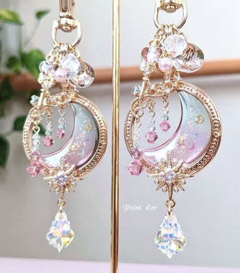 Fantasy Jewelry Magic, Artsy Jewelry, Magical Accessories, Pretty Jewelry Necklaces, Magical Jewelry, Kawaii Accessories, Crystal Suncatchers, Fancy Jewelry, Fantasy Jewelry