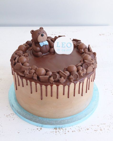 Chocolate Cake For Boy, Chocolate Baby Shower Cake, Baby Boy Baptism Cake, Boy Baptism Cake, Baptism Cake Boy, Hunter Birthday, Christening Cake Boy, Teddy Cakes, Teddy Bear Cake