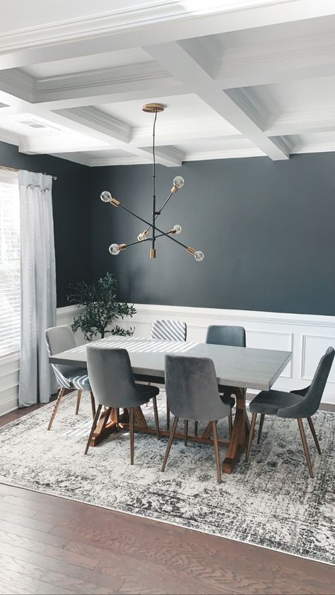 Dining Table With Carpet, Kitchen And Dinning Room Color Ideas, Dinning Room Ideas Gray, Dining Room Design Paint Colors, Dinning Room Carpets, Dining Table Carpet Ideas, Grey And White Dining Room Ideas, Dark Grey Accent Wall Dining Room, Dining Room Grey Walls