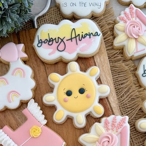 A little ray of sunshine is on the way!   #cookies #babyshowercookies #littlesunshinecookies #rayofsunshine #ediblefavors #cookieart #rai... | Instagram Rae Of Sunshine, Sunshine Cookies, Sunshine Theme, Edible Favors, Sunshine Baby Showers, Shower Cookies, Ray Of Sunshine, Baby Shower Cookies