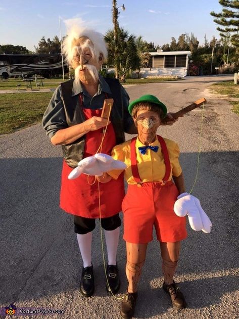 Couple Costume Diy, Painted To Look Like Wood, Diy Couples Costumes, Halloween Costumes 2016, Height Difference, Couple Costume, Homemade Costume, Costume Works, Halloween Costume Contest