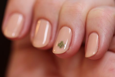 Four Leaf Clover Nail Art, 4 Leaf Clover Nail Art, 4 Leaf Clover Nails, Clover Nails Design, Subtle St Patricks Day Nails, Four Leaf Clover Nails, Clover Nail Art, Clover Nails, Opi Samoan Sand