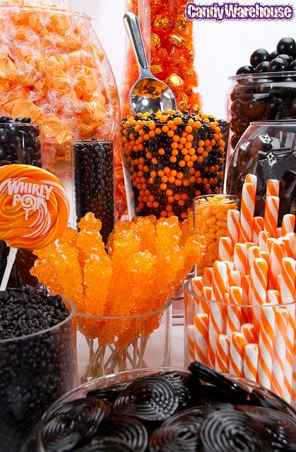 Halloween Candy Buffet Halloween Candy Buffet, Halloween Candy Bar, Image Halloween, Halloween Food Treats, Candy Display, Birthday Halloween Party, Candy Table, Best Candy, Theme Halloween