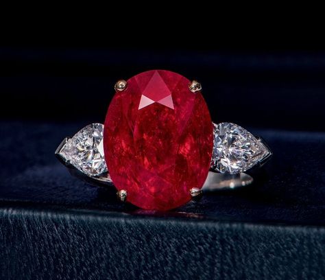 Graff Diamonds, Tiaras Jewellery, Burmese Ruby, Exotic Jewelry, Ruby And Diamond Ring, Modern And Contemporary Art, Ruby Jewelry, Pear Shaped Diamond, Elegant Ring