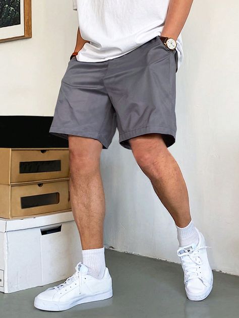 Men Short Pants Outfit, Dark Grey Shorts Outfit, Short Gris Outfits, Gray Shorts Outfit Men, Short Pants Outfit Men, Grey Shorts Outfit Men, Guys In Grey Sweatpants, Shorts Outfits Men, Grey Shorts Outfit