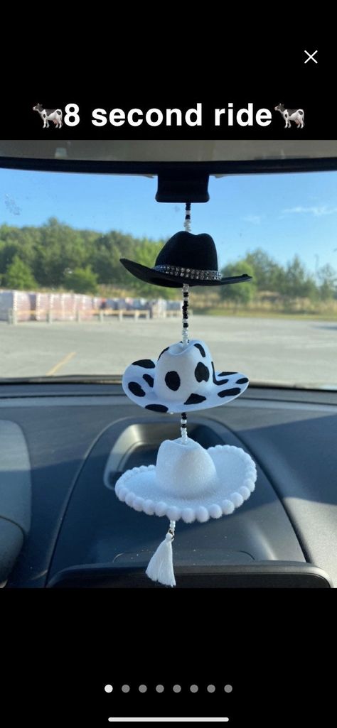 Cowgirl Hat Car Decor, Car Decorations Interior Cow Print, Cowboy Hat Car Charm Diy, Car Accessories Cow Print, Cow Print Truck Accessories, Cowprint Car Accessories, Diy Western Keychain Ideas, Cow Print Jeep Wrangler, Cowgirl Car Decor