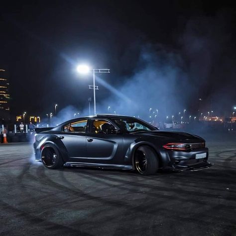 Hellcat Car Aesthetic, Dodge Charger Srt Hellcat Wallpaper, Hellcat Pfp, Hellcat Aesthetic, Dodge Charger Aesthetic, Illegal Racing Aesthetic, Doge Challenger, Charger Srt8, Charger Hellcat