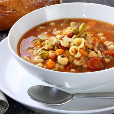 Minestrone Soup is listed (or ranked) 5 on the list Old Spaghetti Factory Recipes Sopa Minestrone, Italian Vegetable Soup, Spaghetti Factory, Blue Zones Recipes, Zone Recipes, Semolina Pasta, Minestrone Soup Recipe, Italian Soup, Soup Crocks