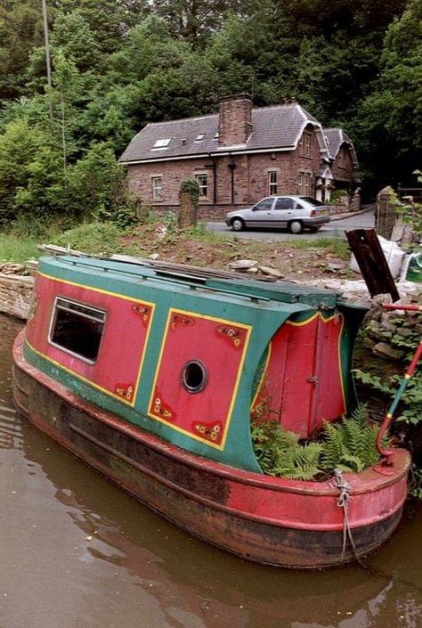 Canal Boats England, Canal Boat Interior, Barge Boat, Shanty Boat, Canal Barge, Family Of 7, Boat House Interior, Cruiser Boat, Canal House