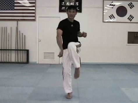 Taekwondo Exercises, Taekwondo At Home, Karate Practice, Wing Chun Training, Muay Thai Martial Arts, World Taekwondo, Martial Arts Gif, Taekwondo Training, Teaching Degree