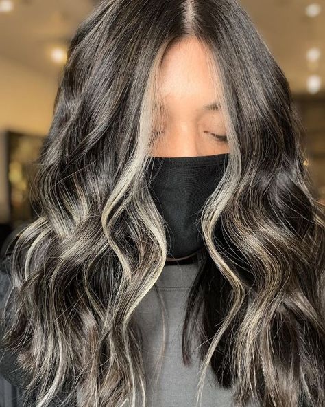 Hair With Blonde Front Pieces, Blonde Front Pieces, Dark Hair With Blonde, Money Piece Hair, Natural Black Hair Color, Money Pieces, Front Pieces, Colour Trend, Dark Brunette Hair