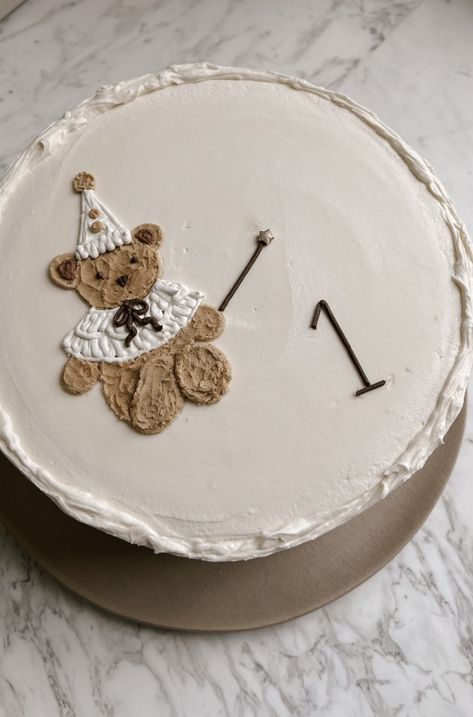 1st Birthday Boy Ideas, Lullaby Aesthetic, 1st Birthday Party Food Ideas, Teddy Birthday Cake, Birthday Cake Baby Boy, Bear Cake Ideas, 1st Birthday Cake Boy, Cake Birthday Boy, 1st Birthday Boy Cake