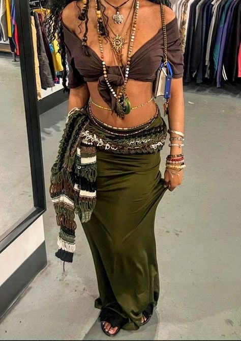 Rainforest Aesthetic Outfit, Earthy Beach Aesthetic Outfits, Earth Clothes Aesthetic, Bohemian Fashion Aesthetic, Boho Outfits Colorful, Cute Boho Outfits Summer, Black Earthy Outfits, Bohemian Outfit Inspiration, Urban Bohemian Fashion