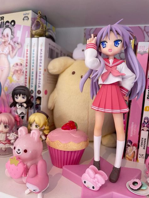 Cutecore Anime Figures, Cutecore Shelf, Cutecore Figures, Shelf Cute, Room Reference, Cutecore Room, Cute Kawaii Anime, Soft Kidcore Aesthetic, Anime Sanrio