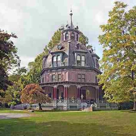 Armour-Stiner Octagon House Irvington New York, Octagon House, Victorian Style House, Luxury Plan, Magical House, History Architecture, Old Mansions, Westchester County, Victorian House