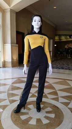 Lady Data Star Trek Cosplay Data Cosplay, Joanie Brosas, Elizabeth Bioshock, Star Trek Costume, Star Trek Uniforms, Gender Bend, Star Trek Characters, Star Trek Cosplay, Star Trek Art